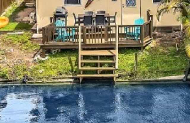5721 SW 24th Ave - 5721 Southwest 24th Avenue, Dania Beach, FL 33312