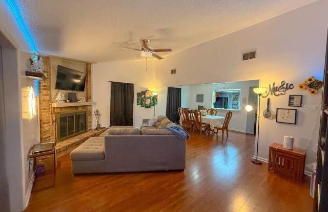 35058 WHISPERING OAKS Boulevard Gallery 2