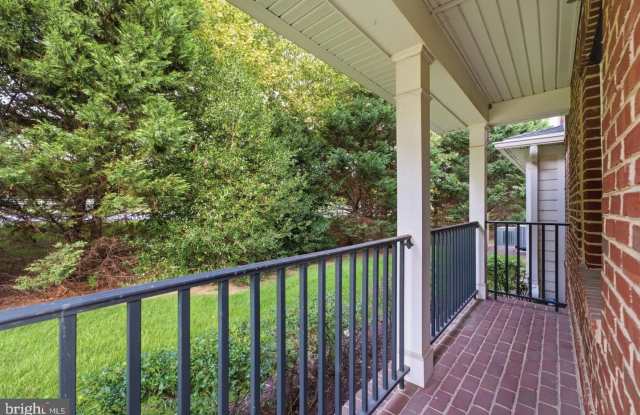 19201 WINMEADE Drive Gallery 4