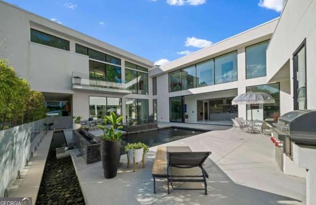 937 Berkshire Road NE Gallery 4
