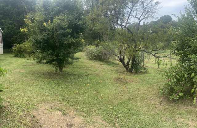 4 BDR / 2 BA on 5 fenced acres - 55 Fields Road, Walker County, AL 35504