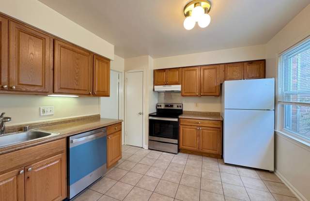 4104 SIDEBURN Road Gallery 3