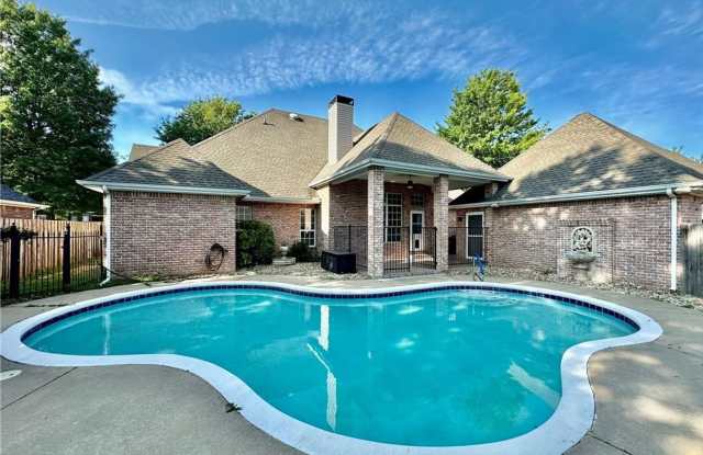 Prime Location 4 Bedroom 3 1/2 bath 2 garages! photos photos