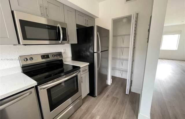 425 NW 84th Ter photos photos