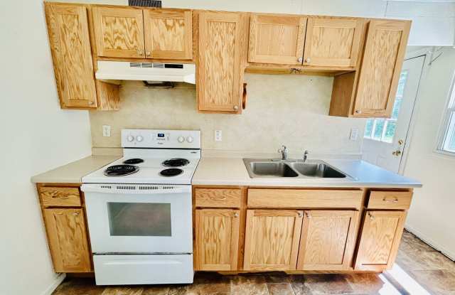 5 bedroom, 2 bathroom house (3 East Terrace) Gallery 1