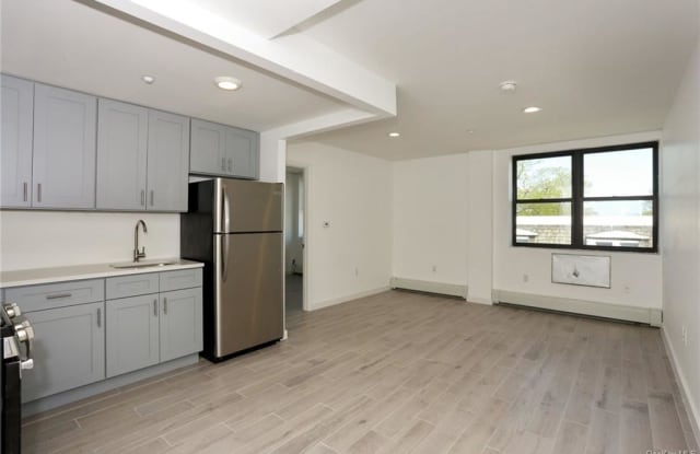 979 Summit Avenue - 979 Summit Ave, Bronx, NY 10452