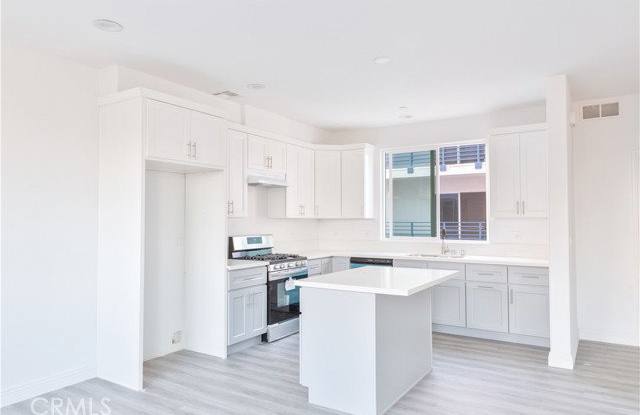 14616 Vanowen Street Gallery 2