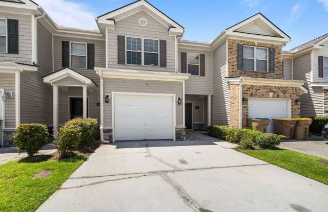 Thoughtfully Designed 4BR Home in The Commons with Open Floor Plan photos photos