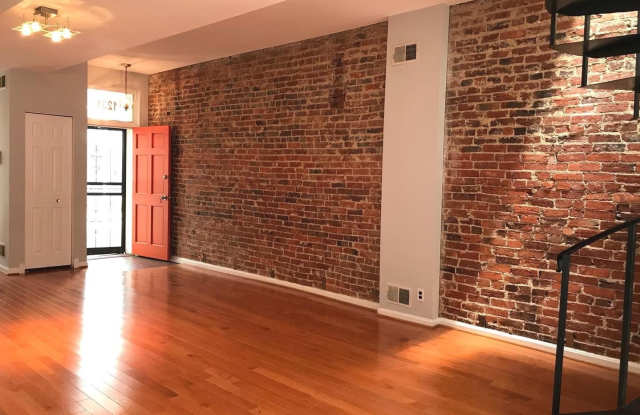 1231 LINDEN PL NE Gallery 4