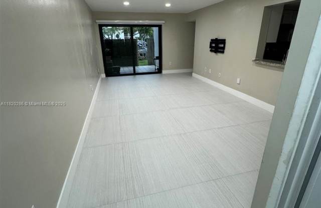 9405 Fontainebleau Blvd photos photos