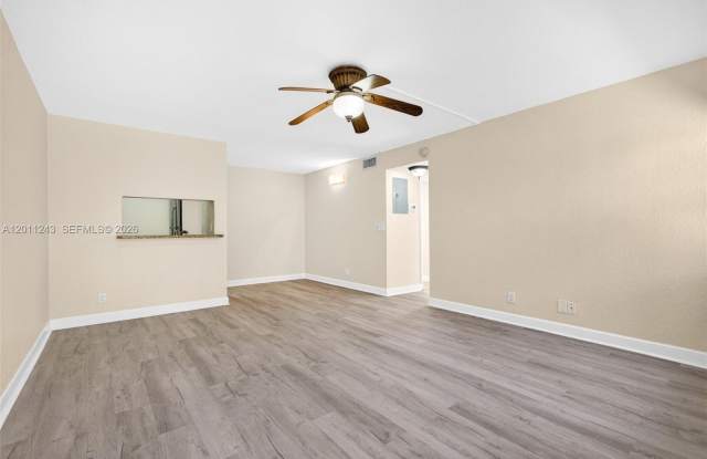 1028 Twin Lakes Dr photos photos