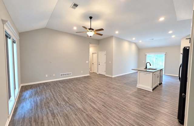 Charming 3-Bedroom, 2-Bath One-Level Home! Gallery 3