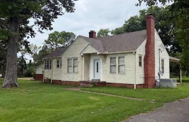NEW LISTING - South Jackson photos photos