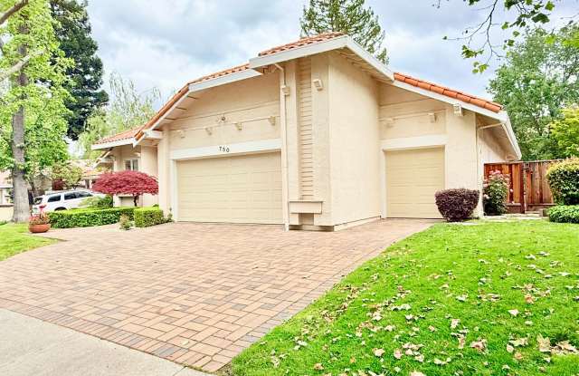 Beautiful and Classic, 3BD/2.5BA, Single-Story Estate Home in Blackhawk- Available NOW! Gallery 4