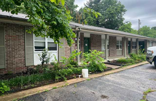 1/2 month off 1st months rent!! 2-Bedroom, 1-Bath Ground Floor Apartment in a Peaceful Neighborhood Gallery 1