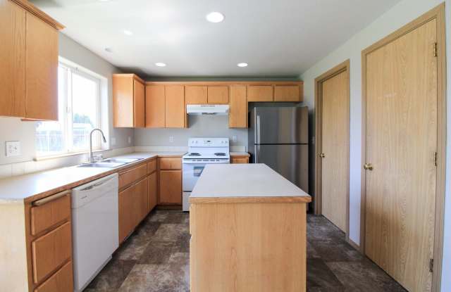 8608 Overland Court - 8608 Overland Court, Pasco, WA 99301