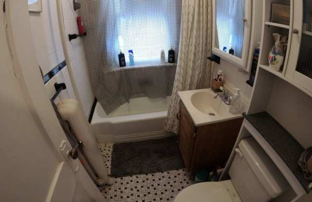 Charming 1 Bedroom-No Broker Fee Gallery 3