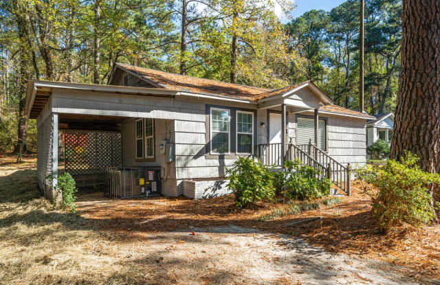Beautiful 3-Bedroom Home with a Large Yard! Pet Friendly! Gallery 3