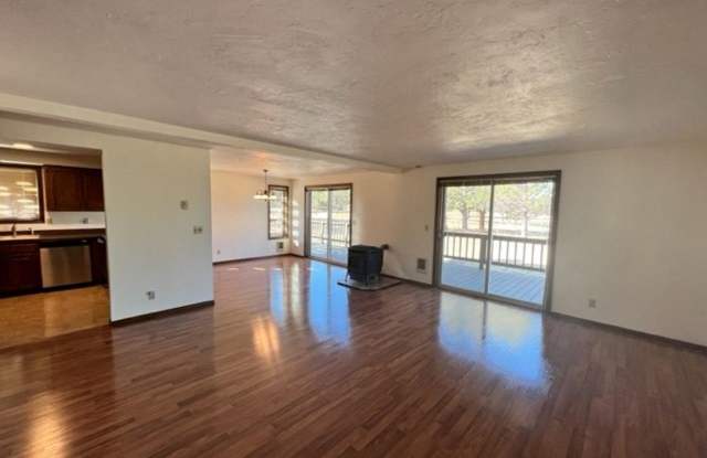 Your Dream Retreat on 5 Acres: Mountain Views and Serenity in Powell Butte! Gallery 3