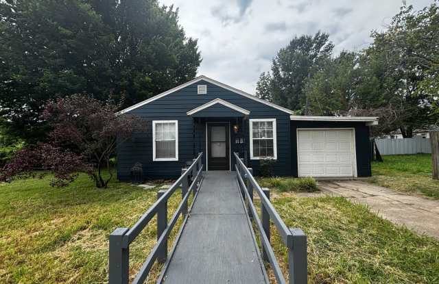 Beautifully renovated rental by TU! photos photos