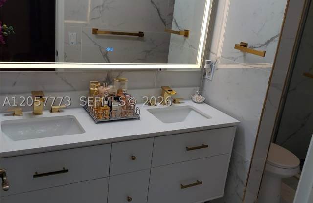 8106 SW 17th Ct Gallery 4
