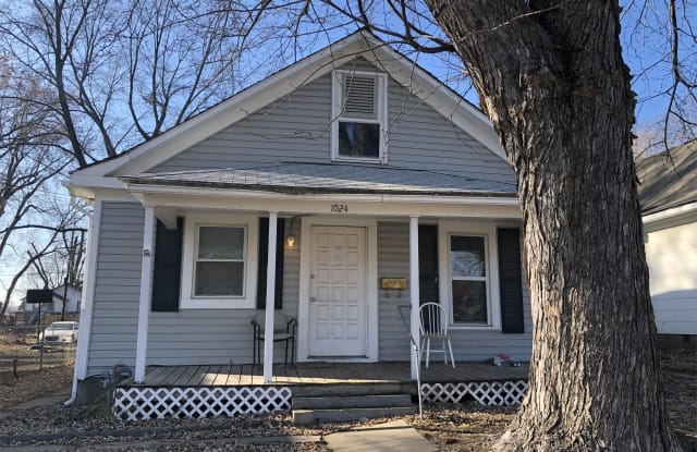 1024 South Woodland Avenue - 1024 South Woodland Avenue, Independence, MO 64052