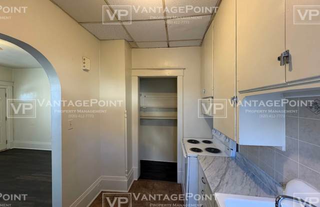 1218 South 16th Street - Lower Front Gallery 4
