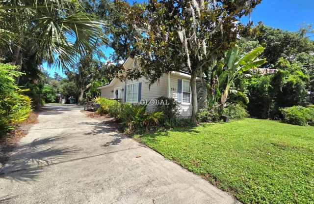 Charming 2-Bedroom Home within 3 miles of Downtown Winter Park - 581 East Horatio Avenue, Maitland, FL 32751