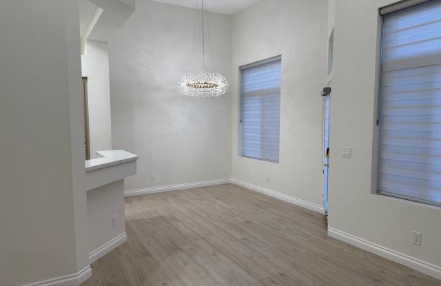 Fully Remodeled 2bed/2bath Townhouse. Gallery 4