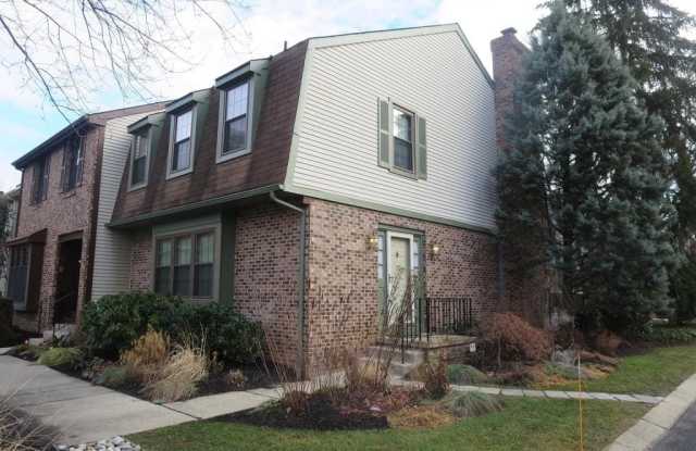 32 CROFTON CMNS photos photos