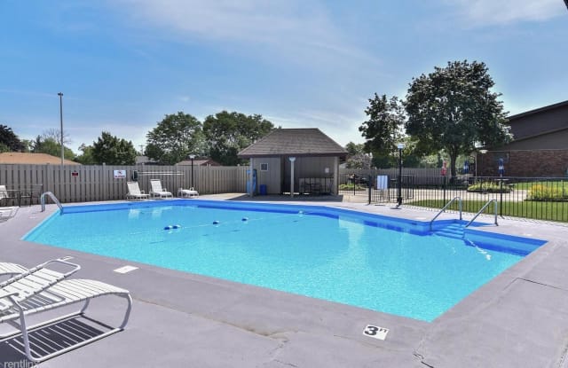 3985 S 84th St Apt 6 - 3985 South 84th Street, Greenfield, WI 53228