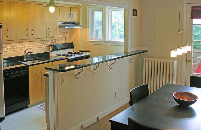 3622 WHITEHAVEN PARKWAY NW Gallery 4