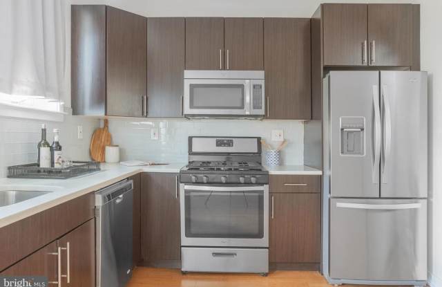 Modern 3 Bedroom 2.5 Bath Available In Fairmount! photos photos
