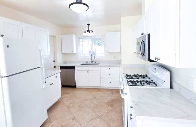 OPEN HOUSE: 9/19 10-11AM ~ 4BR House in Clairemont with 2 Car Garage! Gallery 3