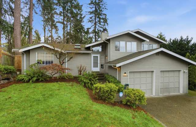Spacious 3BR Home w/ Large Fenced Yard in Prime Woodinville Location photos photos