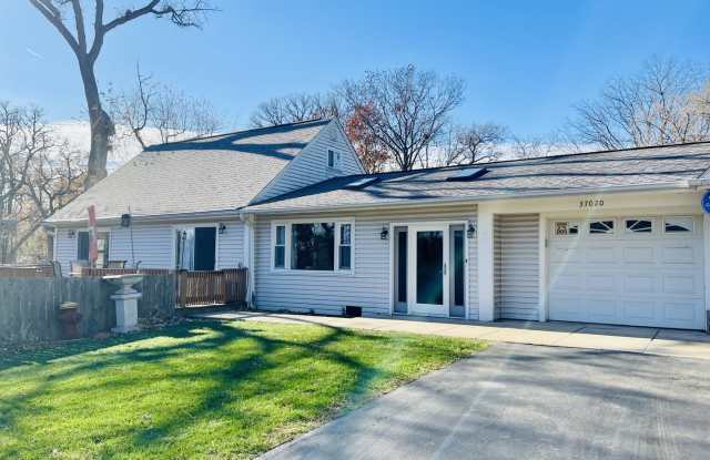 37020 N HELEN Drive - 37020 North Helen Drive, Venetian Village, IL 60046