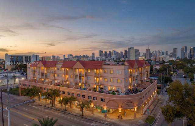 199 SW 12th Ave photos photos