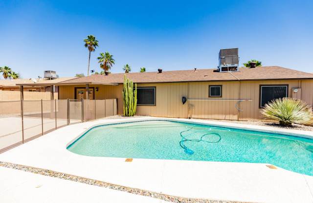 Beautiful 3 bed 2 bath home with desert oasis in backyard! photos photos