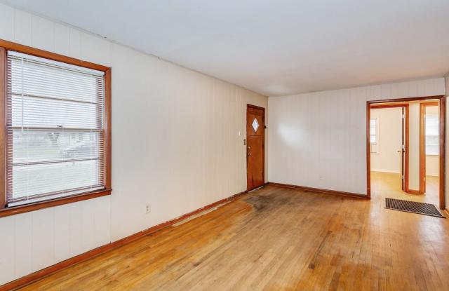 Pet Friendly Home with TONS OF YARD! photos photos