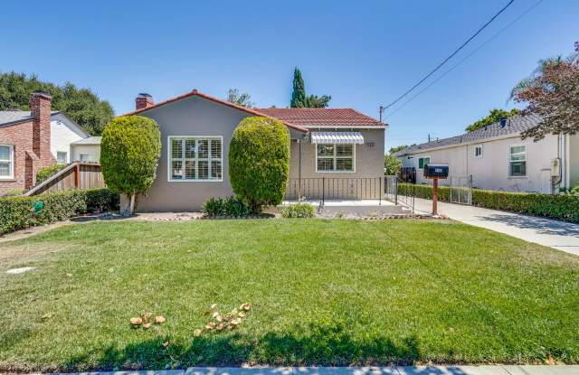 1940's Quaint 2 Bedroom Single Story Home off of Hedding Street with Modern Amenities & Great Backyard! photos photos