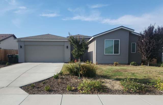 Your new home is here! Enjoy the charm of this home in Bakersfield - Flexible lease agreements photos photos