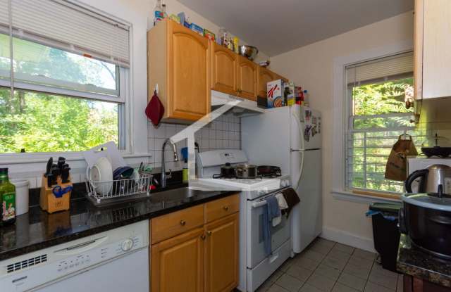 4-bed split or 3bed with living room! Heat and Hot Water Included. Near T - 1789 Commonwealth Avenue, Boston, MA 02135