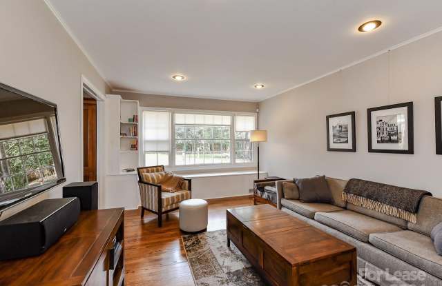 1615 Emerywood Drive Gallery 4