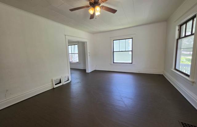Spacious 2 bedroom cottage Gallery 3
