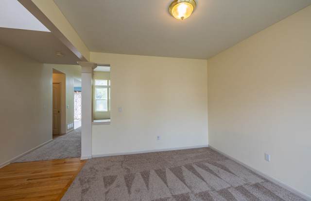 105 Renaissance Ct Gallery 4