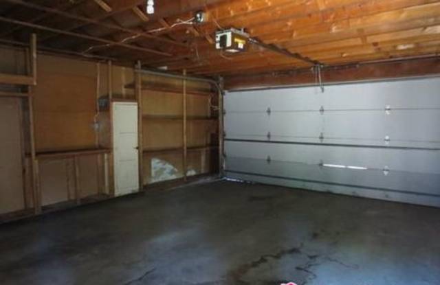 10531 Dupont Road S Gallery 2