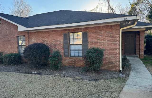 Spacious 3 Bed, 2 Bath Duplex with Lawn Care Included! photos photos