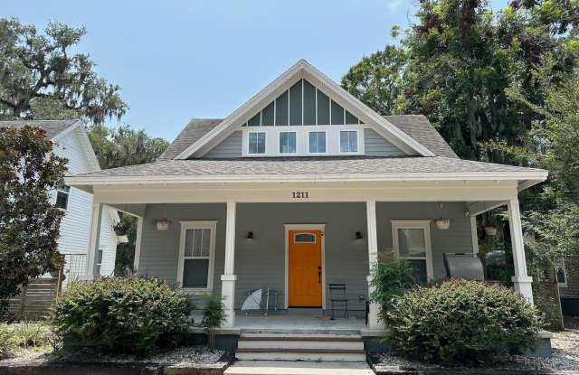 Carver's Corner - 5 Bedroom, 5 Bathroom Home (Internet Included!) - 1211 Northwest 7th Avenue, Gainesville, FL 32601