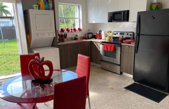 692 Oriental Blvd - 692 Oriental Boulevard, Opa-locka, FL 33054