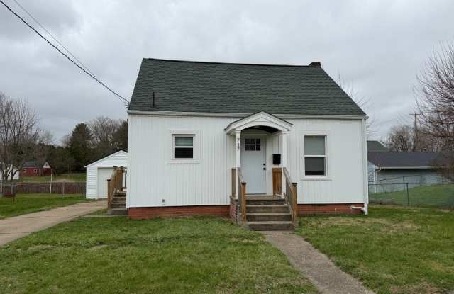 Adorable 3 Bedroom Bungalow... photos photos